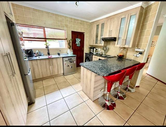 3 BEDROOM HOUSE FOR SALE IN NOORDHEUWEL